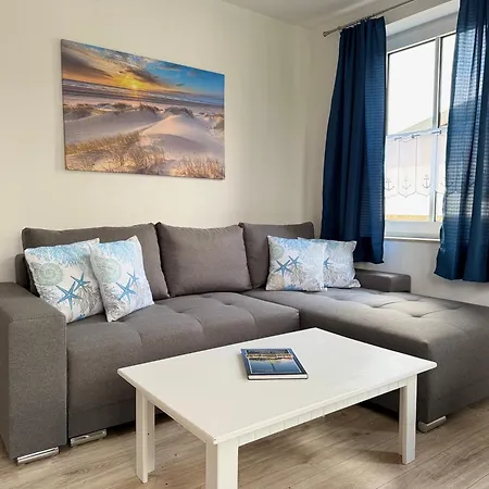 Apartment Pirat Mit Terrasse